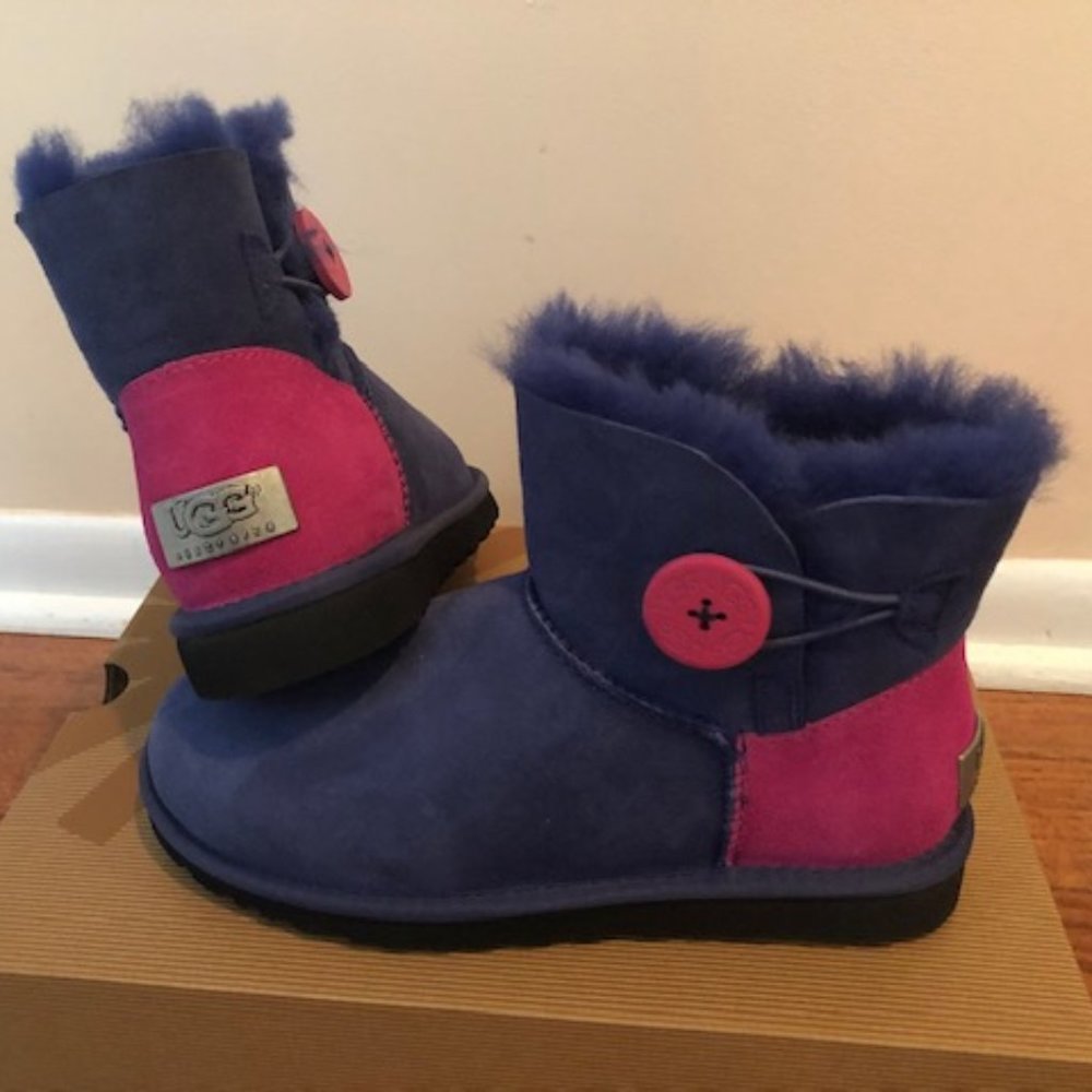 UGG Mini Bailey Button Shearling Boots. Real sheepskin boot. Size: 3